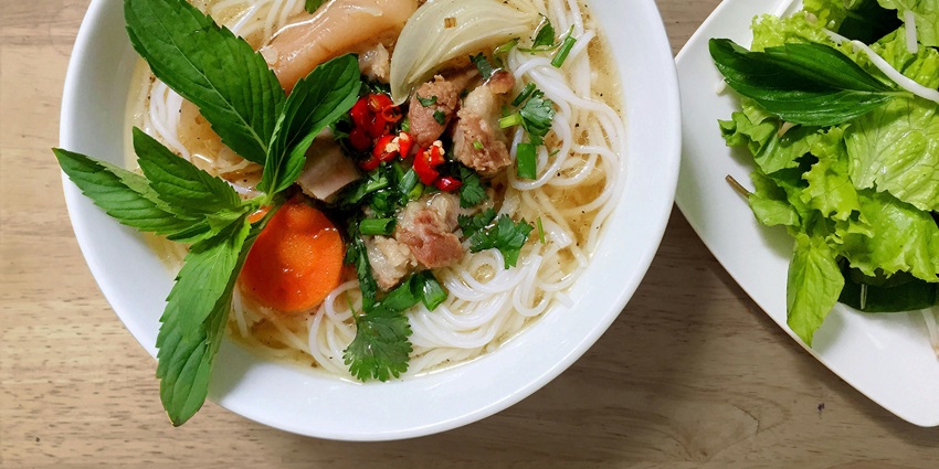Devour the lip-smacking Thai food on your trip to Thailand’s most famous beaches.