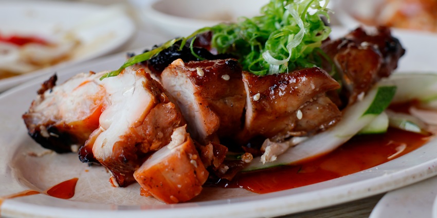 Chicken roasted with authentic flavours, a delicacy found near Intanki National Park.