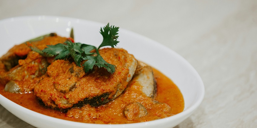 From aromatic chicken to fish, there are many mouth watering dishes in Sri Lanka.