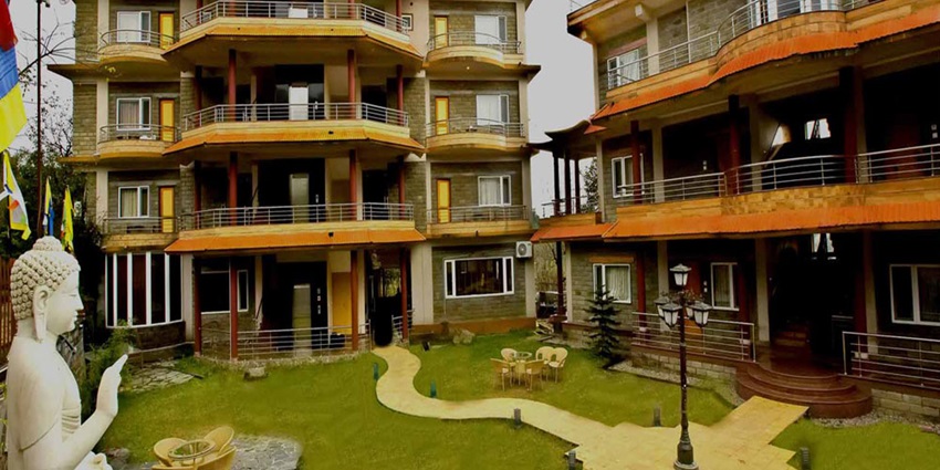 There are many stay options near the monastery that one can choose as per their budget.