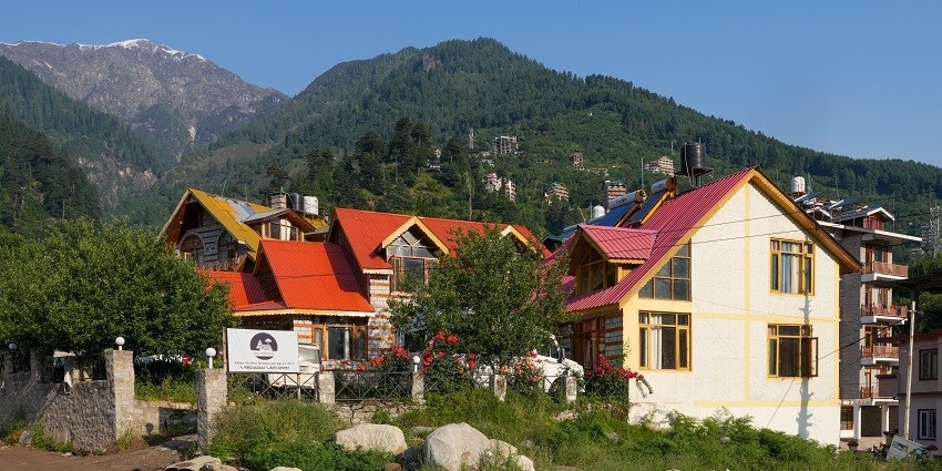 An image of a wooden cottage, an accommodation in Old Manali, Himachal Pradesh.