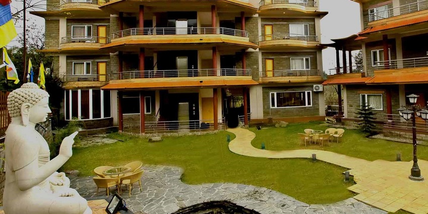 There are many stay options near Chokling Monastery that one can choose as per their budget.