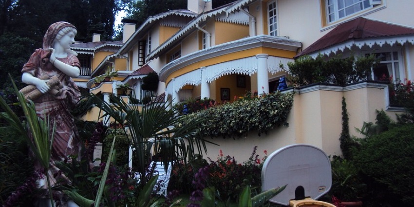 Darjeeling being a hill station and a modern city, offers every type of accommodation.