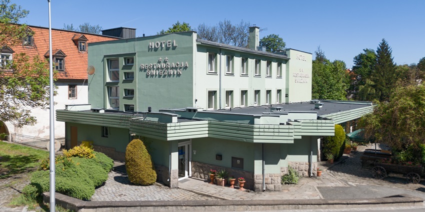 A cozy hotel and restaurant in Kłodzko, offering comfort and hospitality.