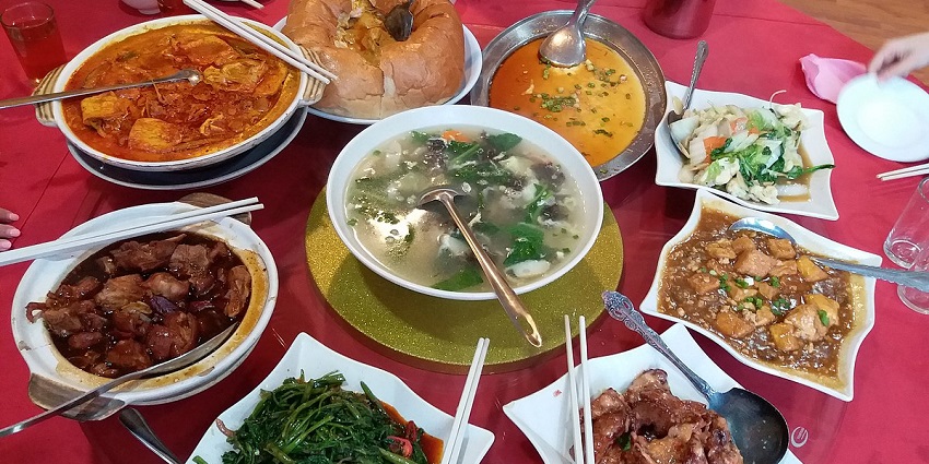 There are many outlets near Snake Temple that offer delectable Malaysian cuisine.