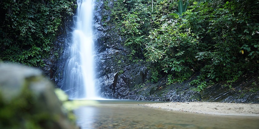 Witnessing the beauty of Durian Perangin Waterfall is one of the things to do in Langkawi.