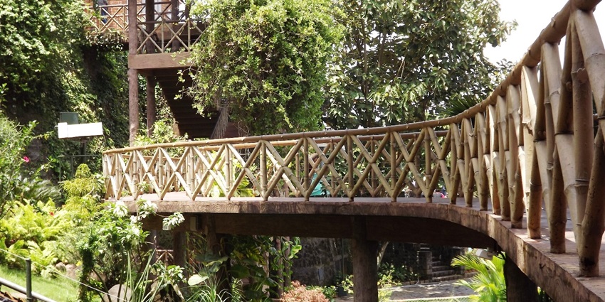 A picture of a thrilling ride at the Wonder La Adventure Park in Kochi.