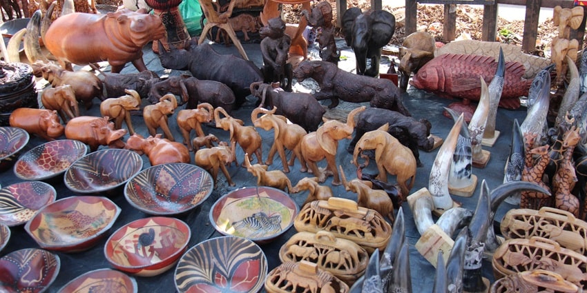 Shopping in Pahalgam: Buy amazing handcrafted wooden products as souvenirs on next trip