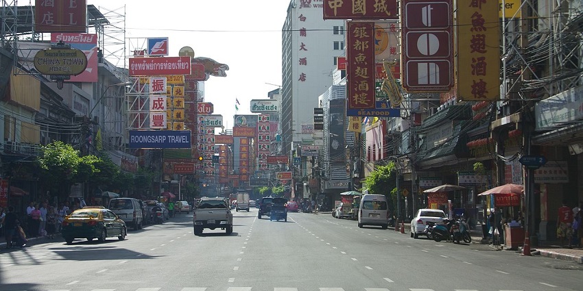 Visiting Yaowarat Road is one of the best things to do in Bangkok for street food lovers.