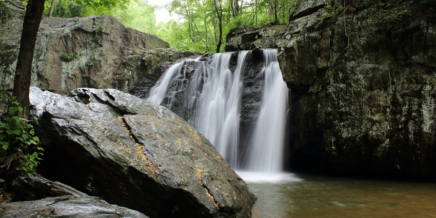 Yerravaram Waterfalls is one of the most majestic waterfalls to explore for nature lovers.