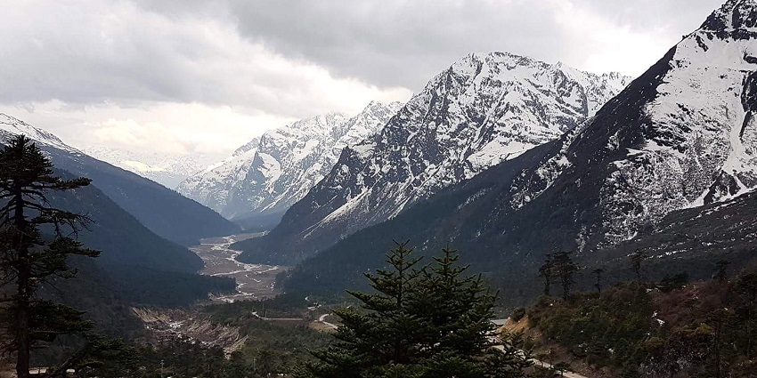 Enjoy watching the gorgeous hot springs at Yumthang Valley or Sikkim Valley in India.