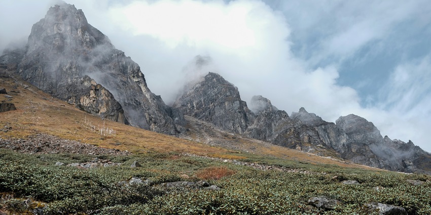 A serene view of Yumthang Valley, one of the top places to visit in Sikkim in June.