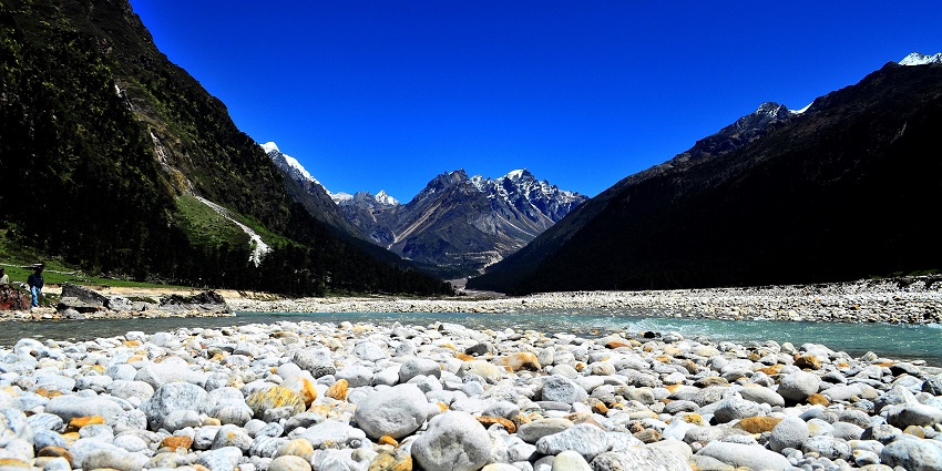 One of the best places to visit in North Sikkim, this valley flourishes with pine and silver fir trees.