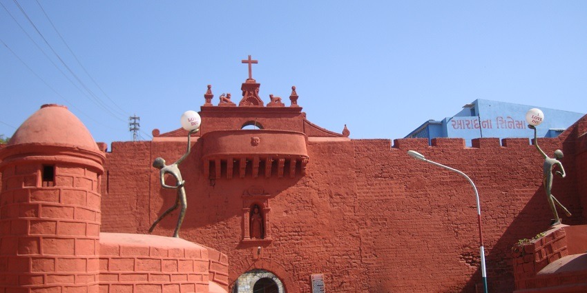 Zampa Gateway is one of the top places to visit in Daman and Diu and is a landmark.
