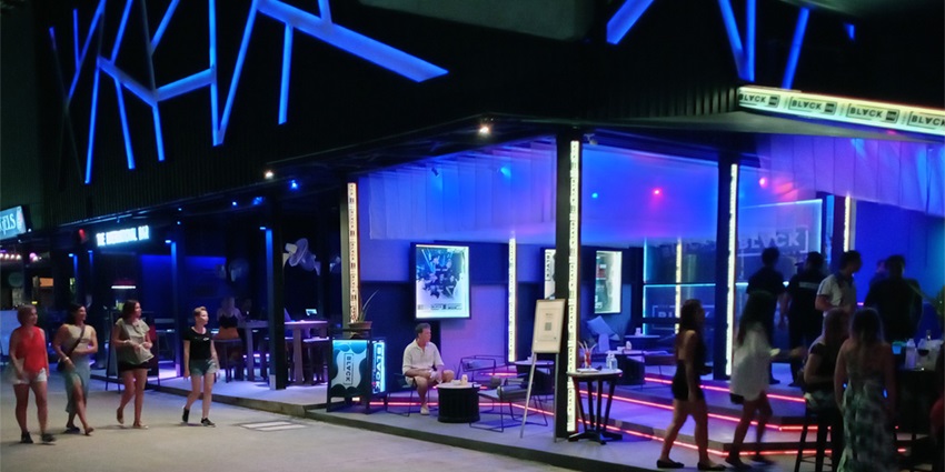 Zoe in Yellow is a bustling complex filled with hip-hop music, electronic DJs, and more.
