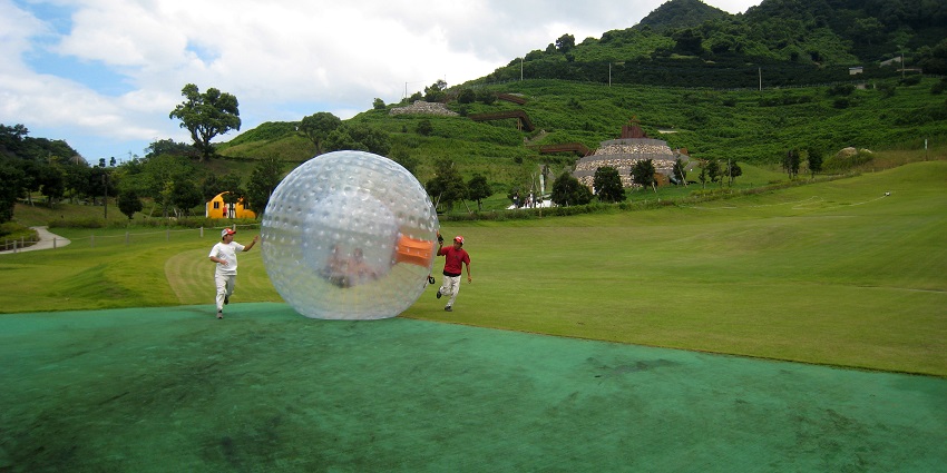 Enjoy zorbing among the snow in Solang Valley in April for a fun and exciting time