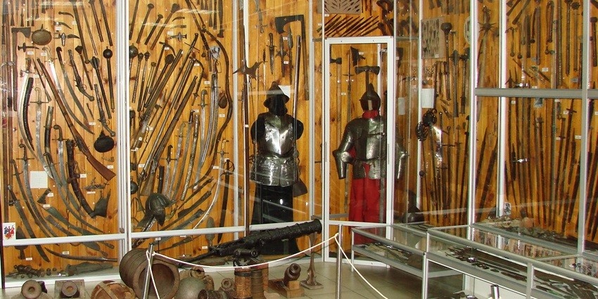 Explore armour and weapons in Manipur State Museum for historic learnings for all.