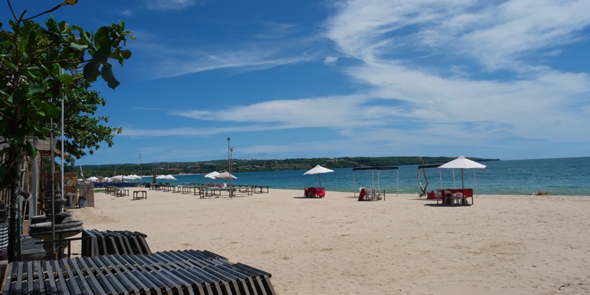 imbaran Beach is one of the popular beaches in Bali with golden sands and mesmerising sunsets