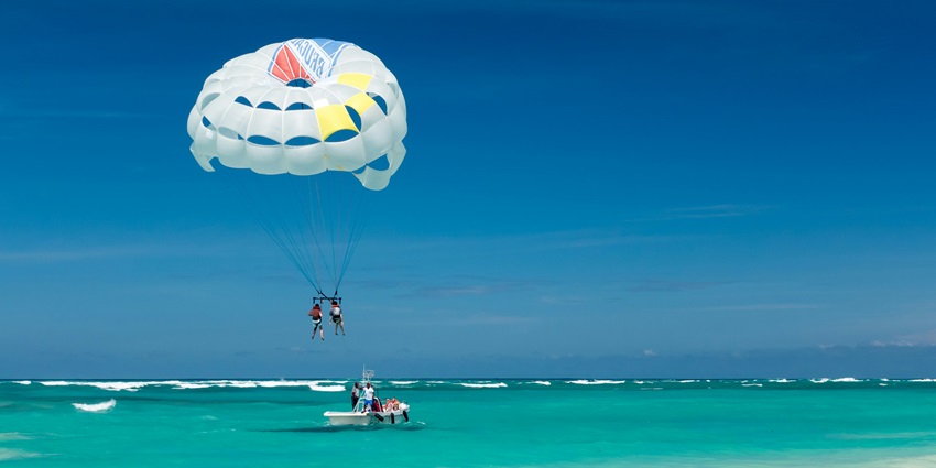Parasailing is one of the best water sports in Odisha that you can enjoy at Puri Beach.