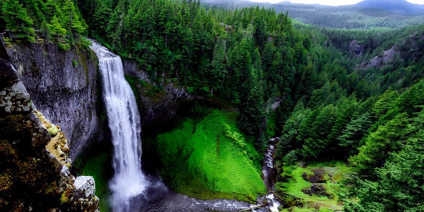 Ramboda Falls is one of the popular waterfalls in Sri Lanka surrounded by tea estates.