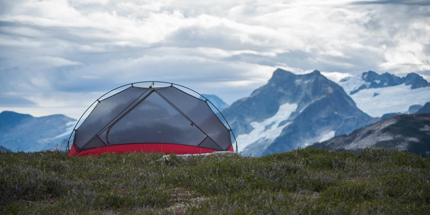 Camping amidst the lush surroundings is one of the best things to do in Solang Valley.