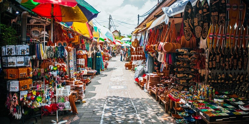 New Market is one of the best shopping places in Ranchi for locals and tourists alike.