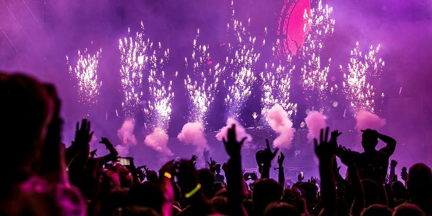 An image of 1-Altitude which is one of the famous places for Singapore nightlife for singles.