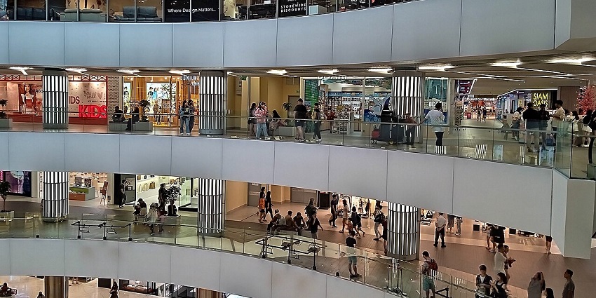 An imager of 1 Utama Shopping Centre, highlighting its modern design and expansive space.