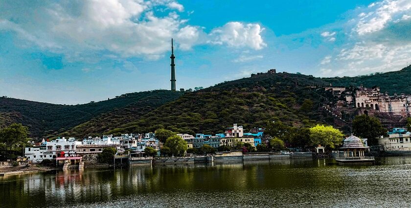 A view of Bundi Fort and Garh Palace, showcasing the grandeur of places to visit in Bundi.