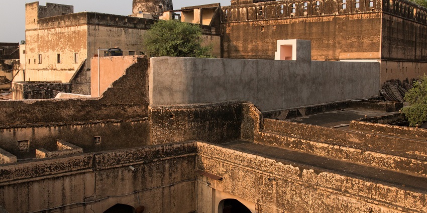 Mandawa Fort: 18th-century historic site with frescoes and panoramic views.