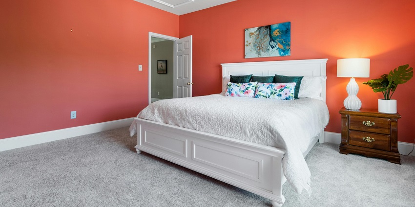 There are various stay options available near the sacred attraction for relaxation.