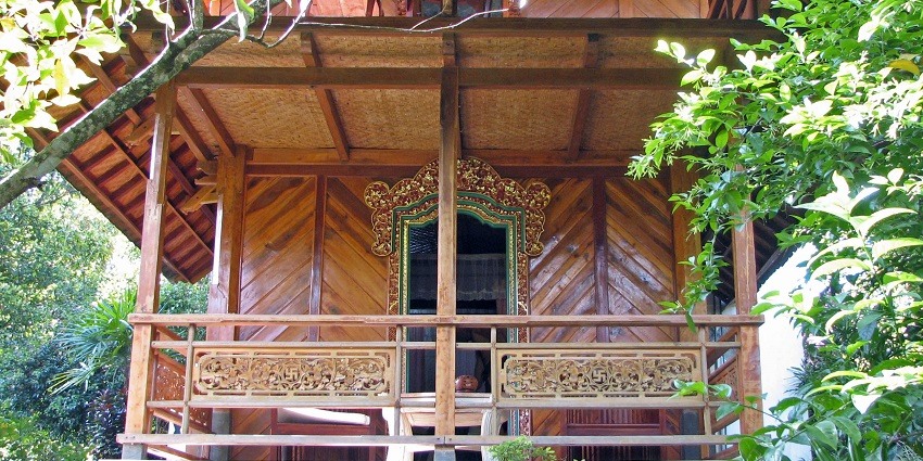 Choose to stay in local cottages or guesthouses in the region for a unique experience.