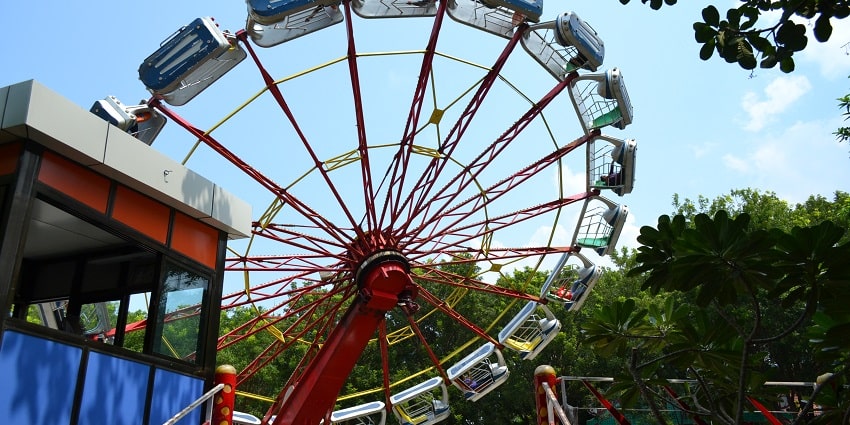 To add some fun to your journey, you may visit the Nandan Pahar amusement park.