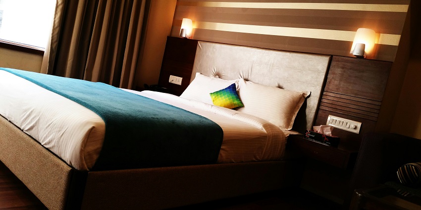 Accommodations near Netarhat waterfall provide many services to make tourist stay comfortable