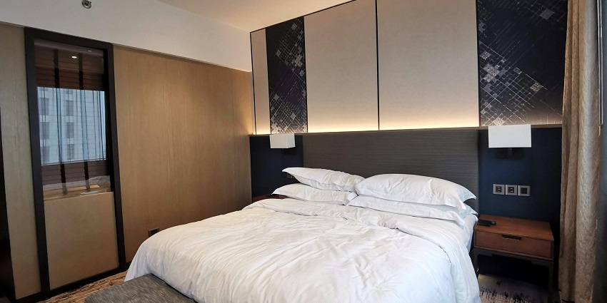 Accommodations near the pass offer a variety of facilities according to tourists budget and needs