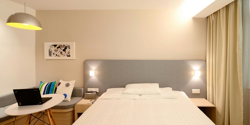 Hotels nearby offer many facilities to ensure a comfortable stay for all tourists
