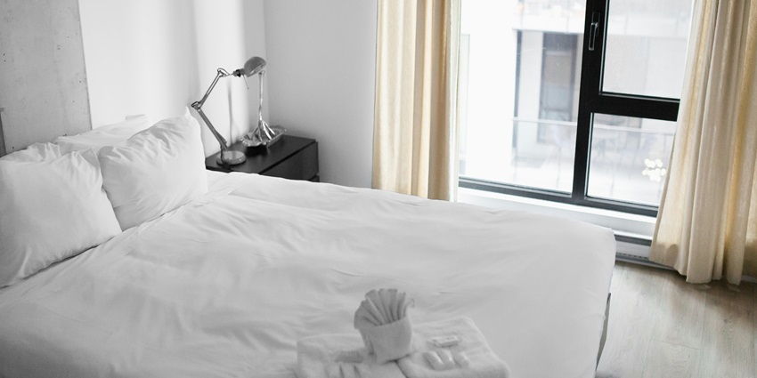 A view of a hotel room where you can enjoy a comfortable stay and stunning views
