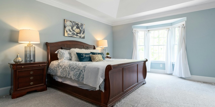 There are many hotels and other stay options available for guests visiting the place.