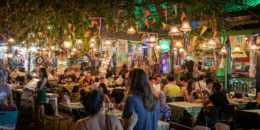 Shop for reasonably priced Thai items and enjoy tasty street food with your partner at this night market