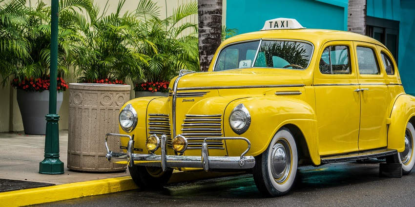 One of the best ways to reach this thrilling attraction is via hiring a taxi from the centre.