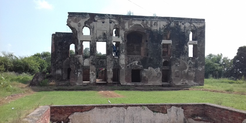 Aam Khas Bagh is one of the scariest haunted places in Punjab for tourists to explore.