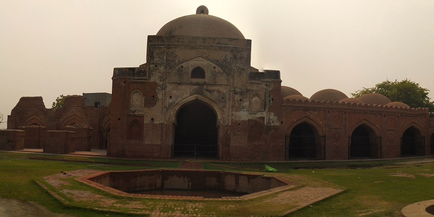 Abdullah Nasir-ud-Din Mosque is one of the places to visit in Sonipat, Haryana, India.