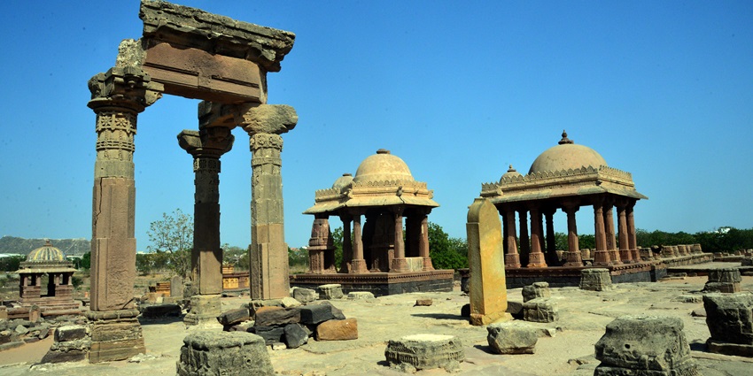 Explore the historical site of Bhuj on your trip to the historical Bhujia Fort in Kutch.