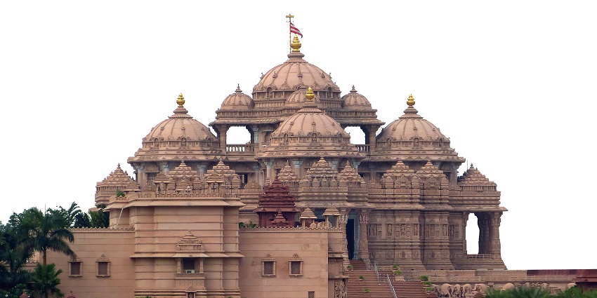 An image of one of the popular temples in Delhi which is said to be famous among devotees.