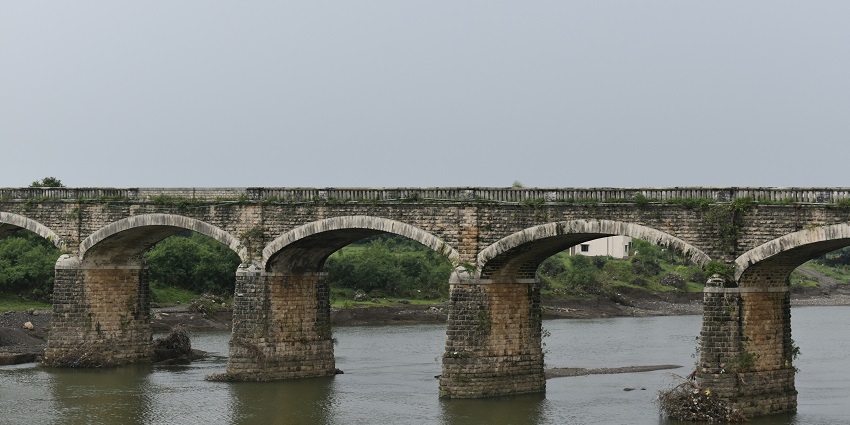 Idar Fort is one of the historic forts that’s also mentioned in the Mahabharata scripture.