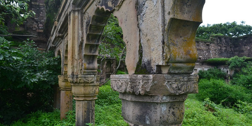 Arjungad Fort lies in a remote location in the Valsad district of the state of Gujarat.