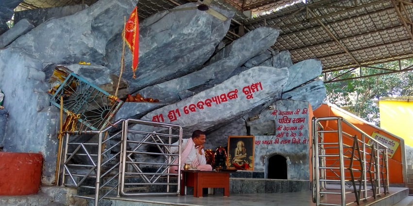 A Pandit is staring at the picture of Vedvyas Muni inside the Vedvyas Temple in Odisha.