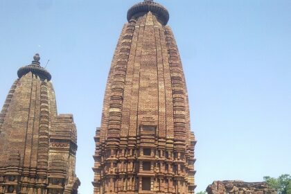 The beautiful Amarkantak temple complex in Madhya Pradesh, India, surrounded by nature.