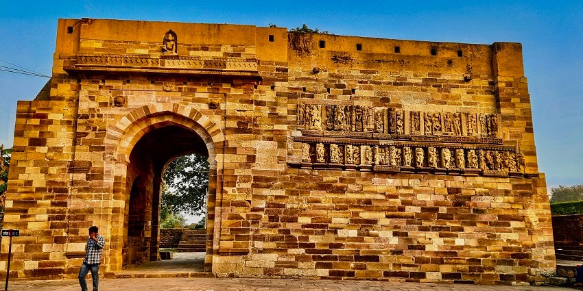 The ancient Bharatgarh Fort was built by Nawab Kapur Singh and has deep trenches and secret tunnels.
