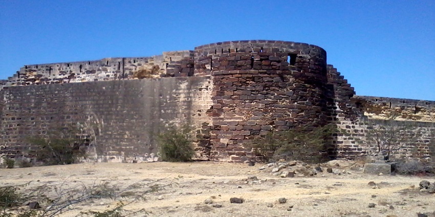 Lakhpat Fort is a grand historical structure built in the 19th century by the then rulers.
